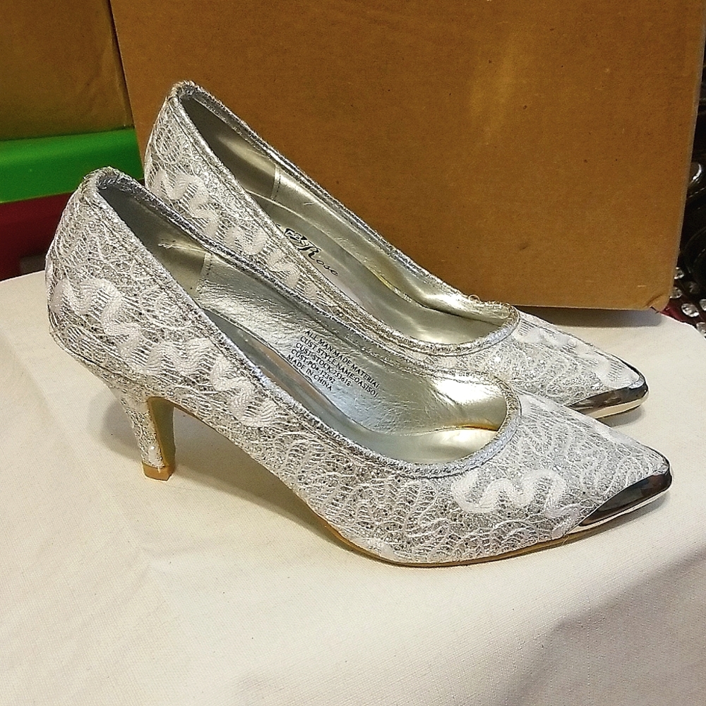 Wild Rose size 6 silver lace heels